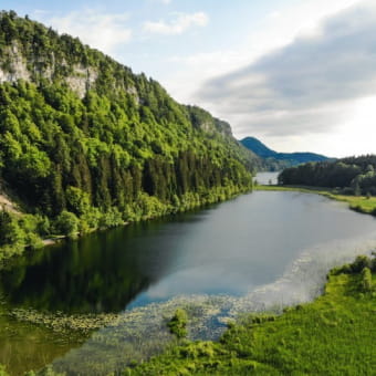 L'Échappée Jurassienne : randonnées au milieu des lacs et cascades - Bonlieu